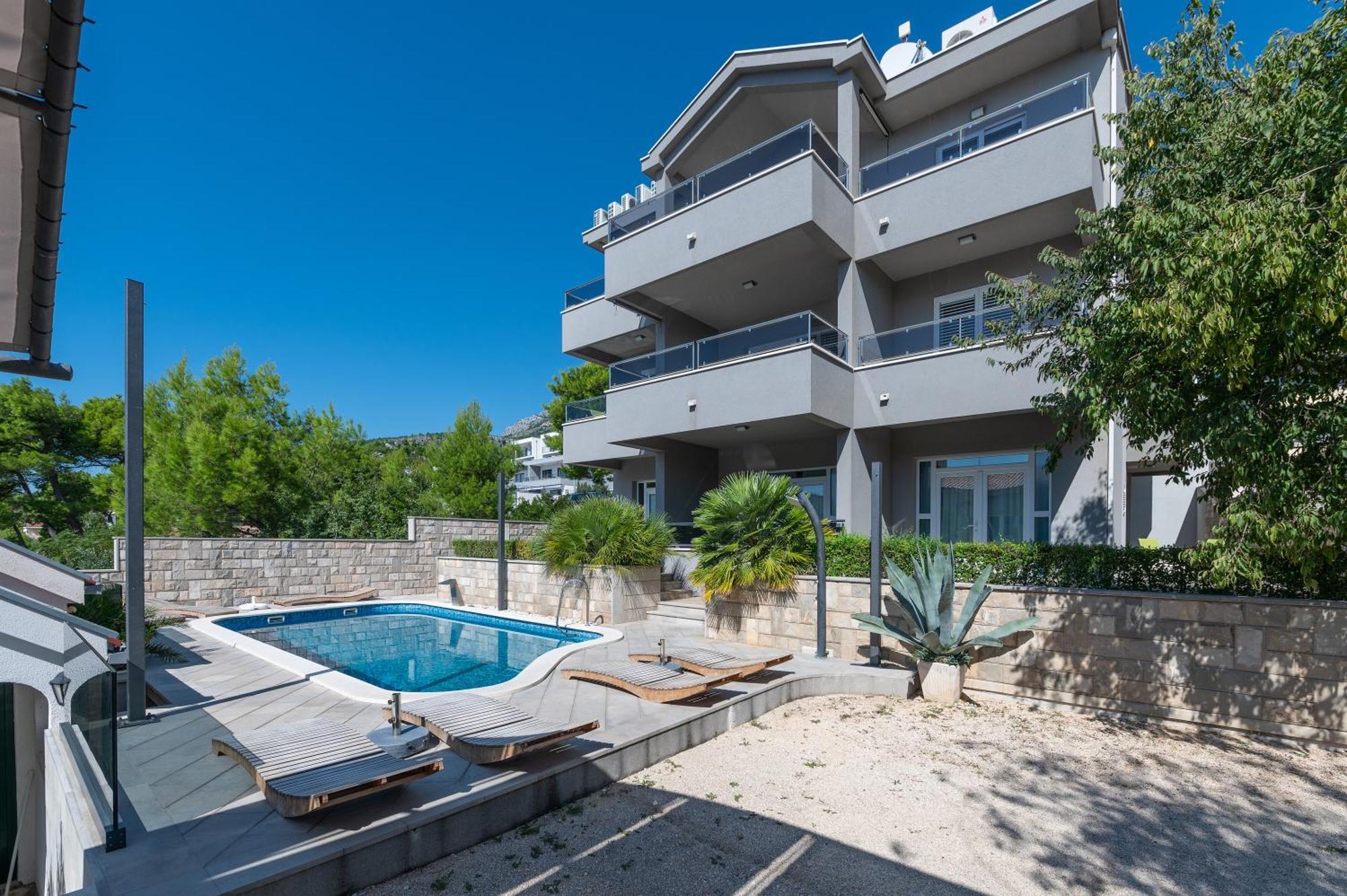 Villa Em Makarska Exterior photo