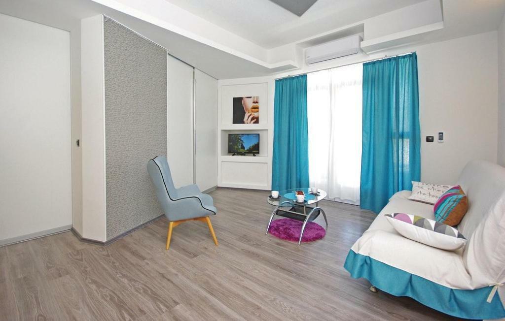 Villa Em Makarska Exterior photo