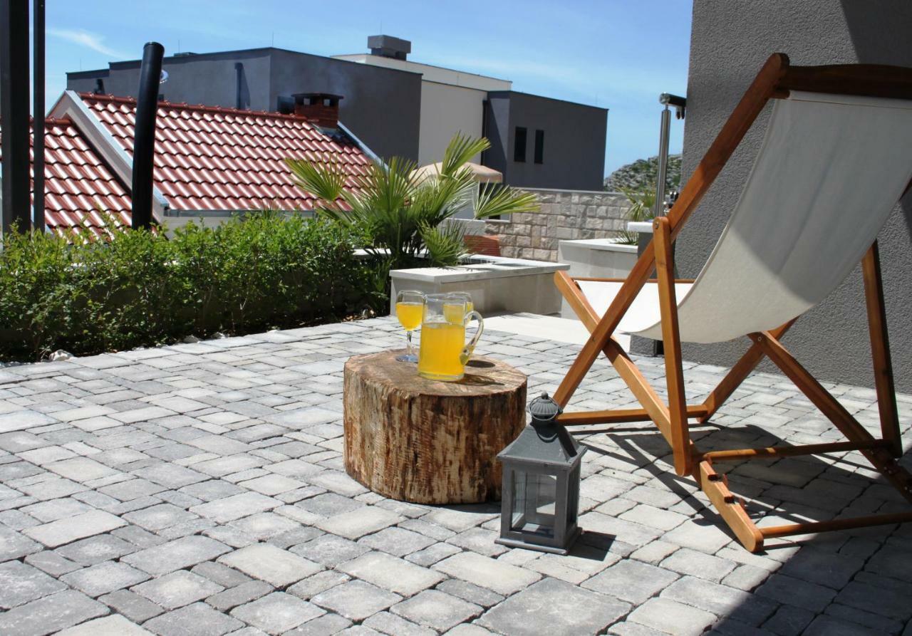 Villa Em Makarska Exterior photo