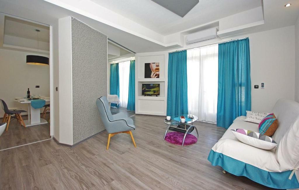 Villa Em Makarska Exterior photo